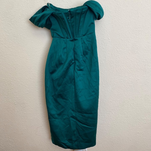 House of CB  Loretta Emerald Green Satin Off‎ Shoulder Dress Size XS NWOT - Picture 9 of 12